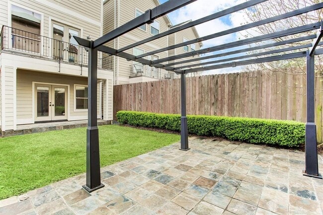Building Photo - 511 Birdsall St