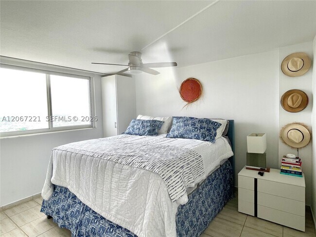 Building Photo - 401 Ocean 318