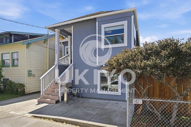 Building Photo - 1123 30th St