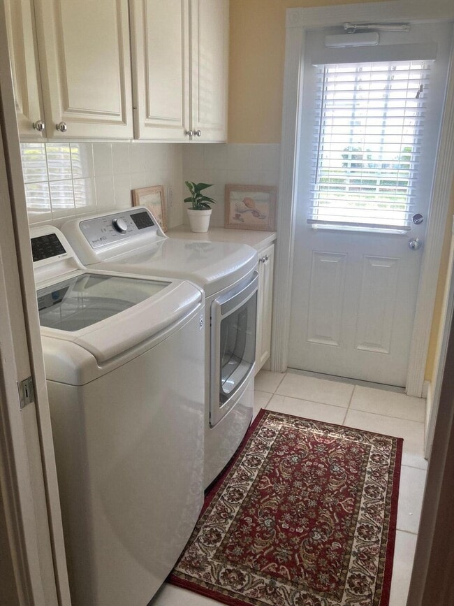 Building Photo - 3277 E Community Dr
