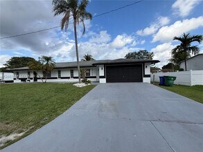 Building Photo - 1711 SW 100th Ave