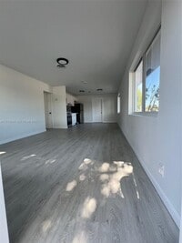 Building Photo - 1831 NE 56th St
