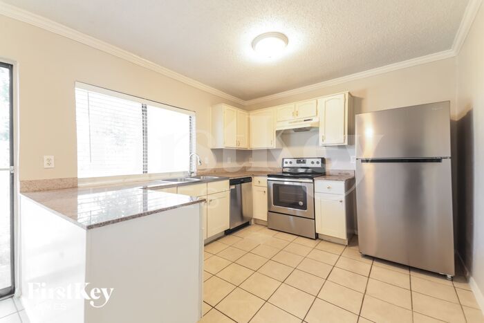 Building Photo - 1205 Colony Dr