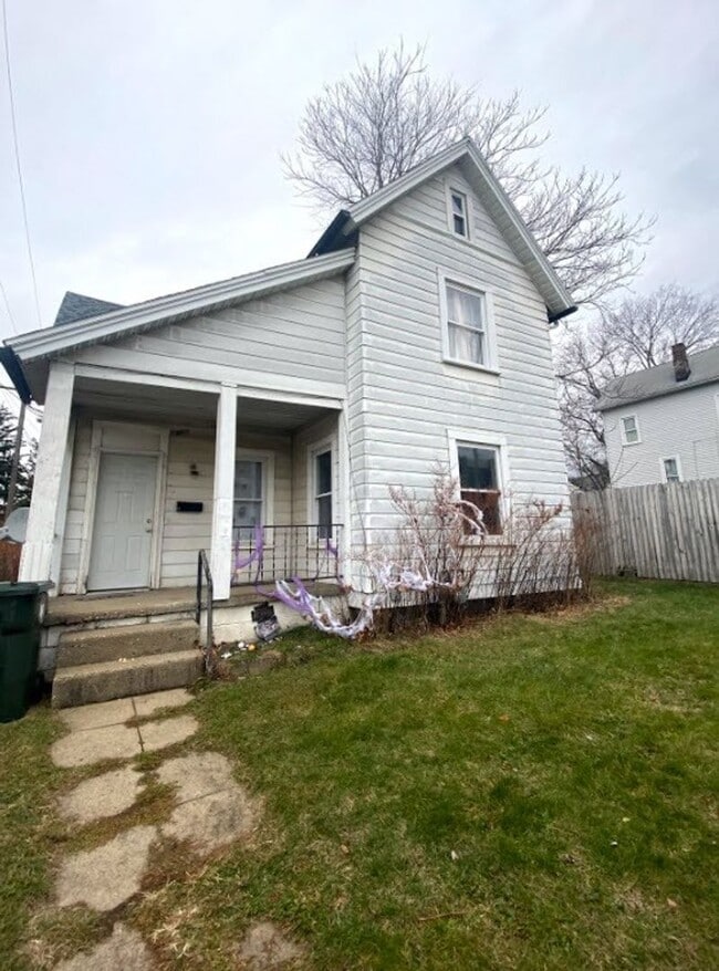 Building Photo - 1801 3rd St SE