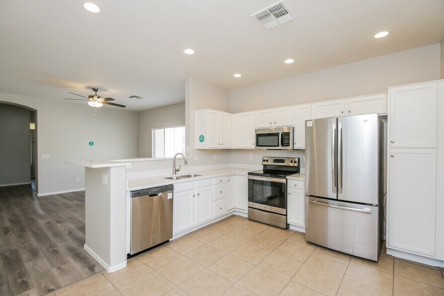 Building Photo - 7660 E Baltimore St