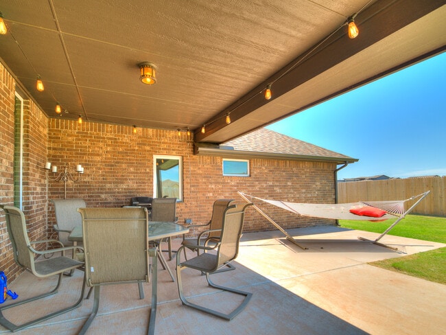 Building Photo - Modern 3 Bedroom with  Lofted Office - All...