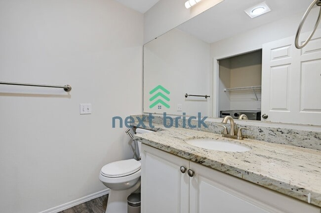 Building Photo - Charming 3-Bed with 2.5 Baths in Mountlake Terrace – Spacious 1561 Sq Ft Retreat!