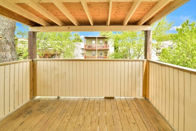 Building Photo - 180 Westville St