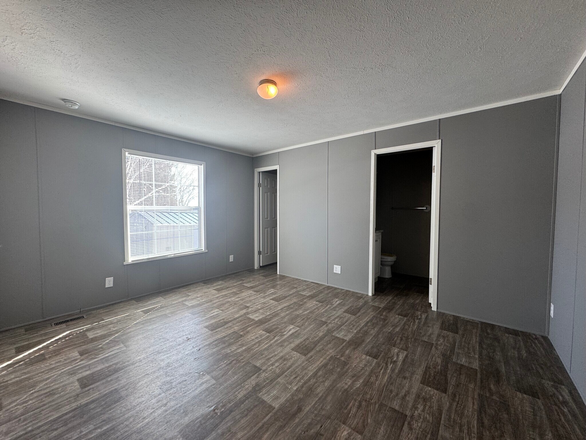 Building Photo - 4484 Goldenrod Dr