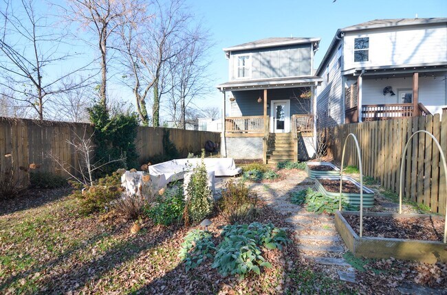 Building Photo - Stunner in East