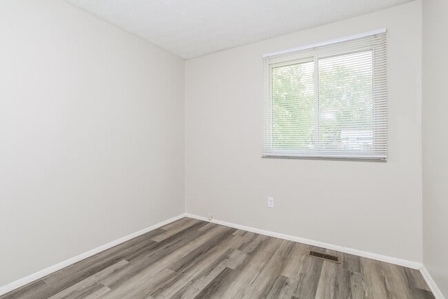 Building Photo - 1355 Cottonwood Dr