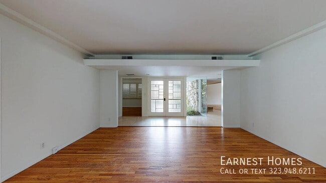 Building Photo - 4121 Hayvenhurst Dr