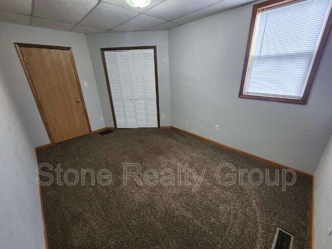 Building Photo - 1416 8th Ave