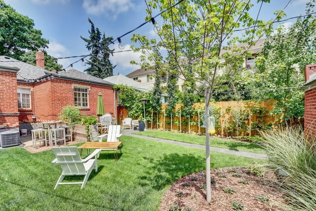 Building Photo - Gorgeous duplex near Cherry Creek!