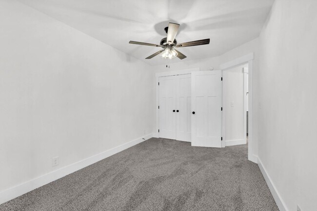 Building Photo - 3 Bedroom 2 1/2 Bath Condo For Rent Near Downtown!