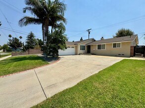 Building Photo - Beautiful 4 Bedroom 3.5 Bathroom Home in t...