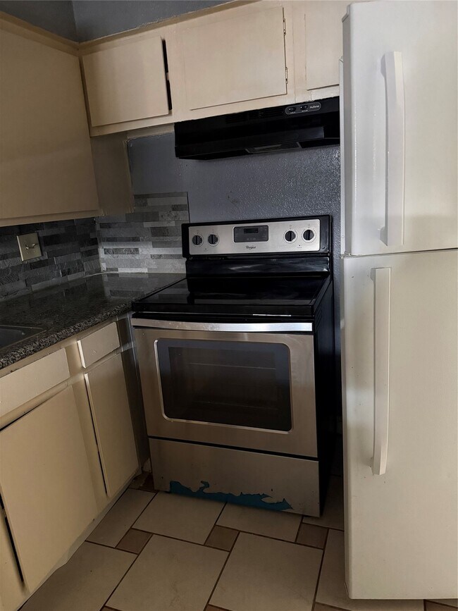 Building Photo - 6201 Ranchester Dr