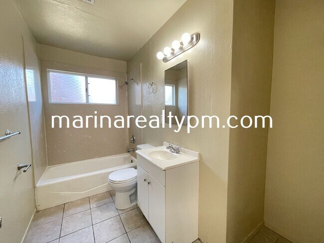 Building Photo - 4 Bedroom 2 Bath Single Family Home