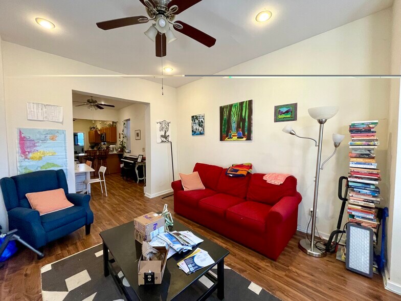 Building Photo - 1921 N Francisco Ave