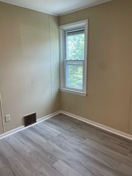 Building Photo - 611 Crown Ave