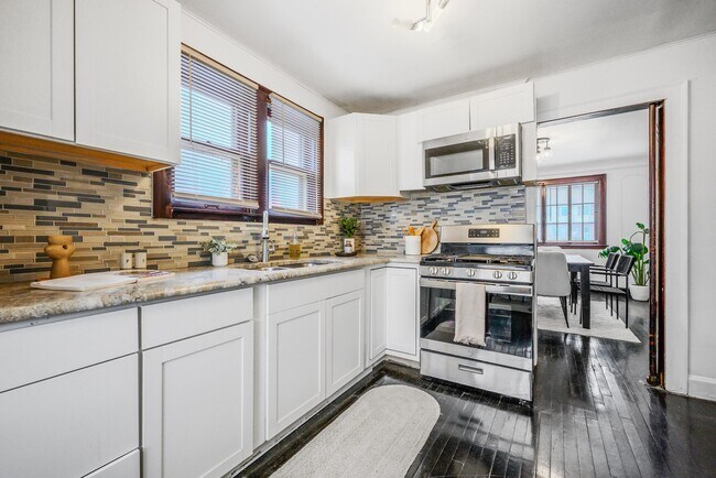Building Photo - 14559 Rosemont Ave