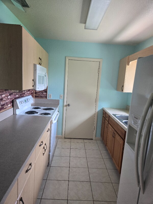 Building Photo - 6833 Myrtlewood Rd