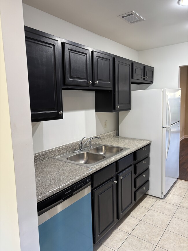 walk through kitchen - 1647 Dexter Ln