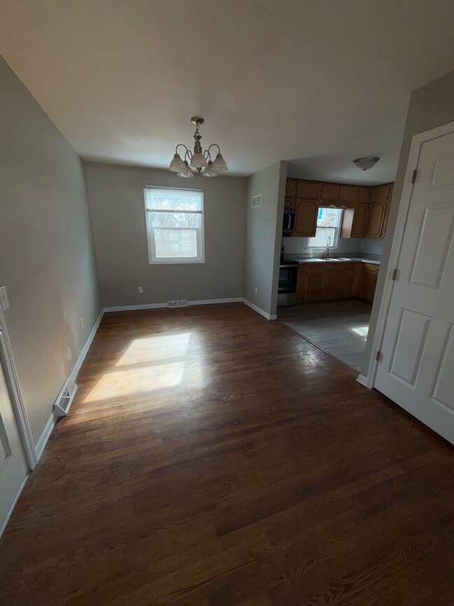 Building Photo - 732 E Culton St