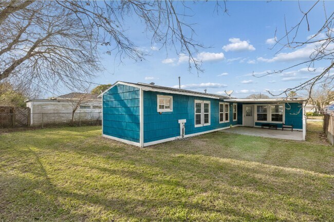 Building Photo - 105 Pompano Ave