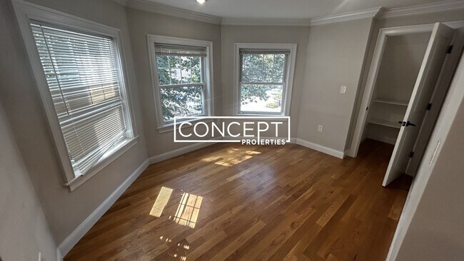 Building Photo - 64 Gordon St