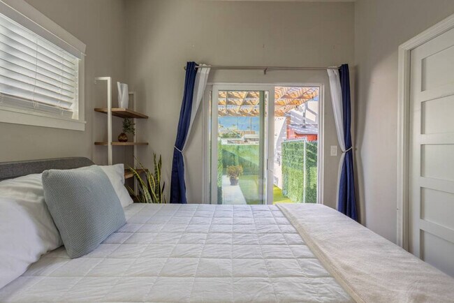 Building Photo - 4916 Long Branch Ave