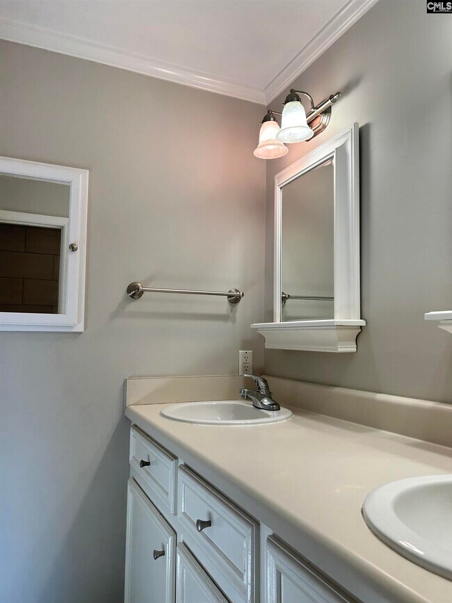 Building Photo - 305 Dean Hall Ln