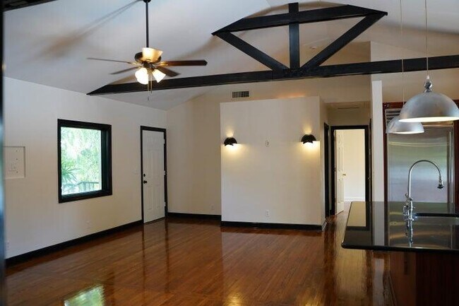 Building Photo - 5215 N Flagler Dr