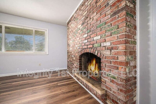 Building Photo - 4202 N Askew Ave