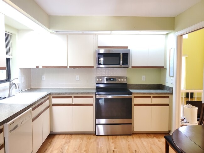 Building Photo - 11609 Parkview Ln