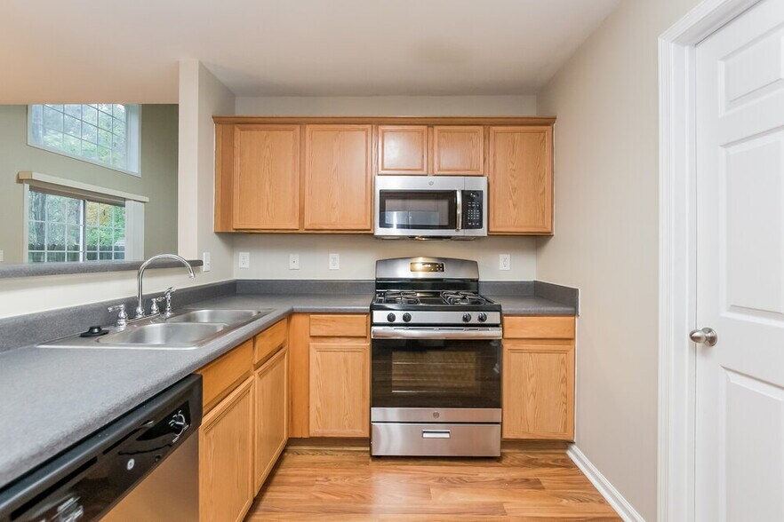 Building Photo - 203 Highland Falls Dr