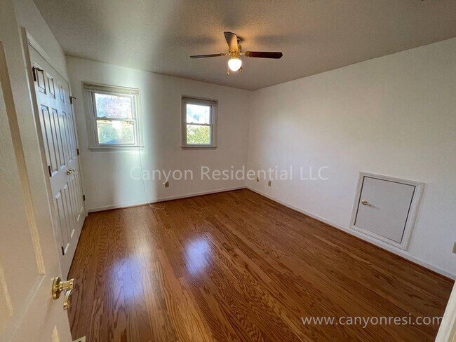 Building Photo - Beautiful 3b2b, ready to move in!