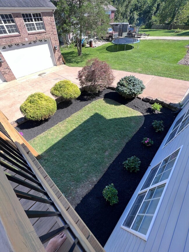Building Photo - 212 Lakeside Dr