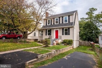 Building Photo - 611 Hilltop Rd