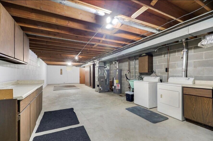 Building Photo - 730 6th Ave S