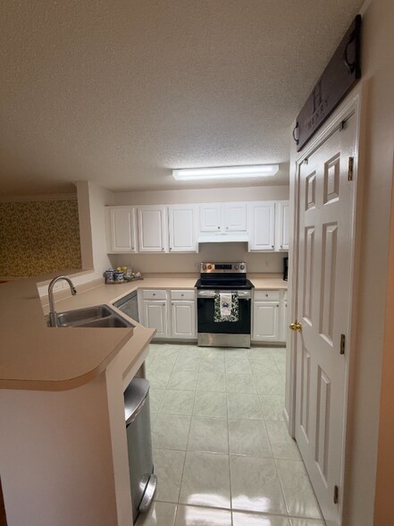 Building Photo - 9307 Walden Park Dr