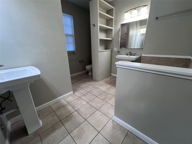 Building Photo - 1205 Fairwood Rd