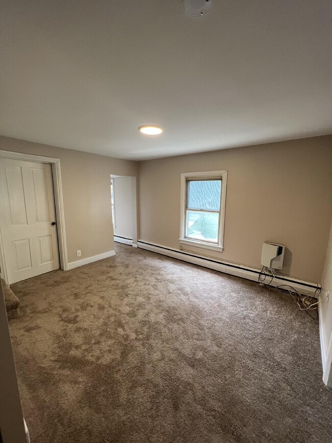 Building Photo - 3BR Home Available NOW in Allentown!