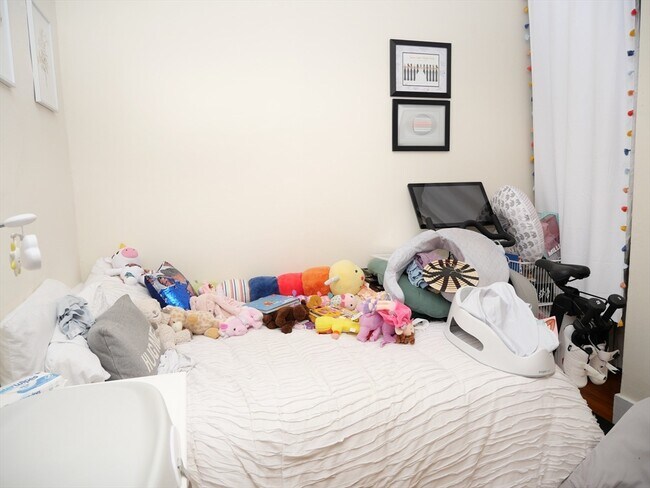 Building Photo - 1390 Beacon St