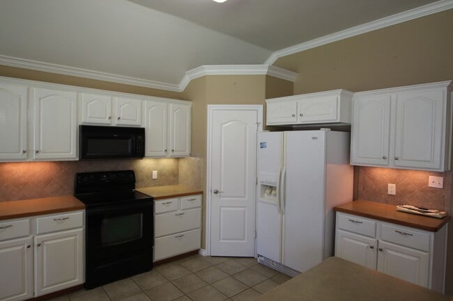 Building Photo - Coming Soon: 3 bedroom 2 bathroom home in Tyler!