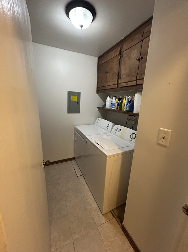Building Photo - 7030 Park Ln Ct