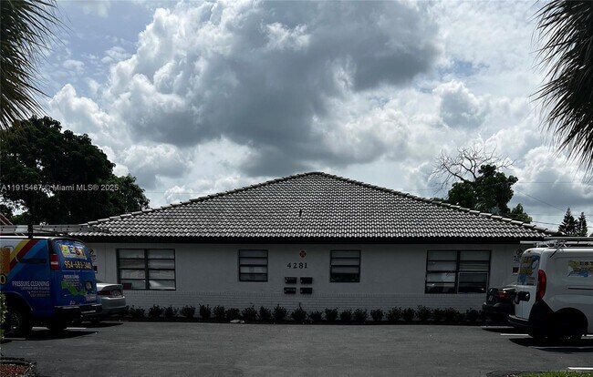 Building Photo - 4281 Riverside Dr