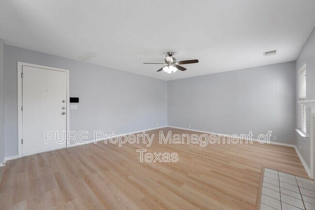 Building Photo - 906 Low Brim Cove