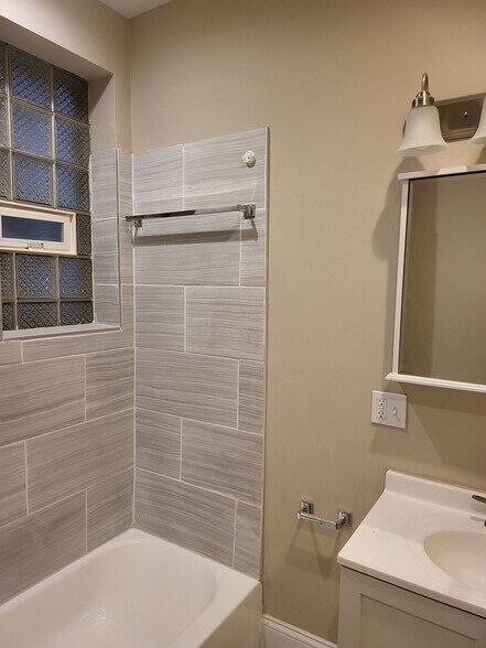 Building Photo - 1940 S Trumbull Ave