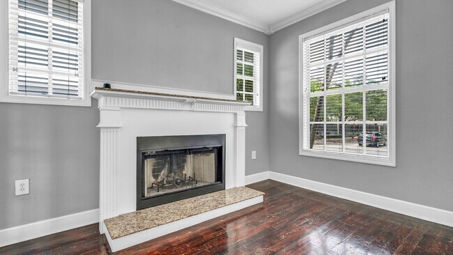 Building Photo - Charming 2BR/2BA with Bonus Room South Tam...